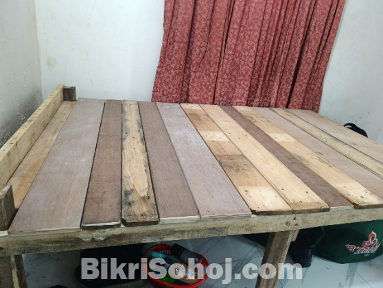 চকি এবং চেয়ার।